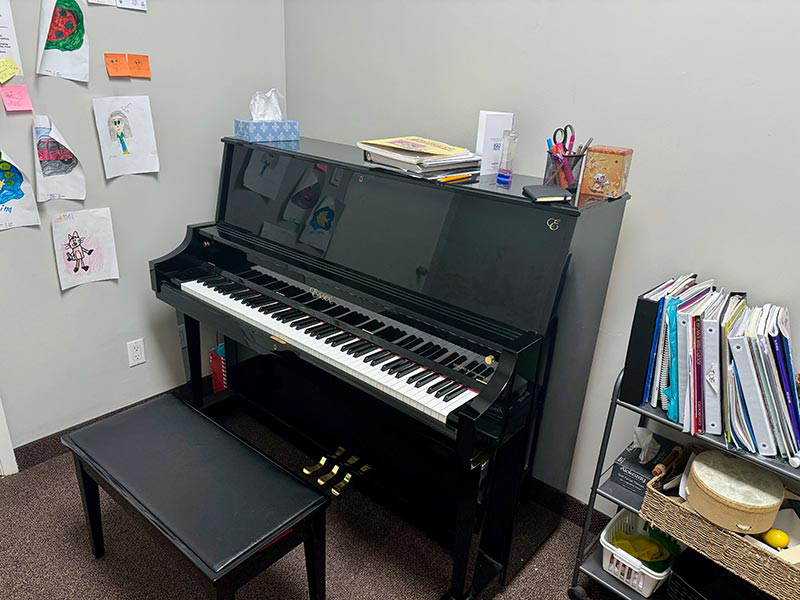 a piano in a room at Muzart Music and Art School